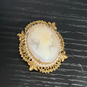 Antique Florenza Cameo Pin